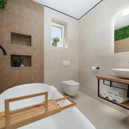 Apartamento Penthouse Golden View With Private Jacuzzi And 100m2 Terrace - Makarska Exklusiv Veliko Brdo (Makarska)