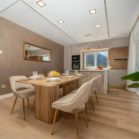 Penthouse Golden View With Private Jacuzzi And 100m2 Terrace - Makarska Exklusiv *